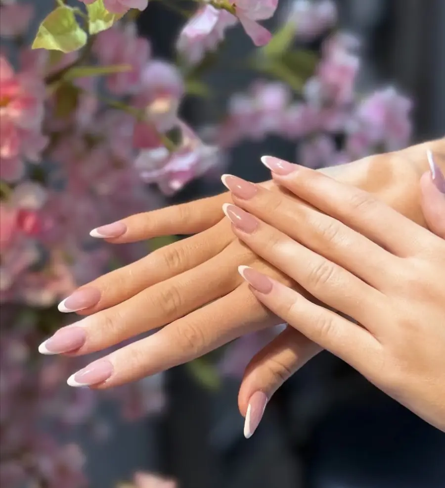 Pale pink almond nails by Bellaliza