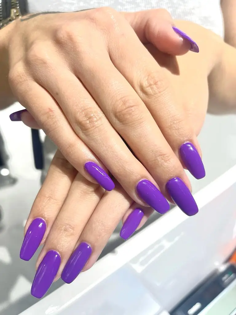 Violet coffin-shape gel nails